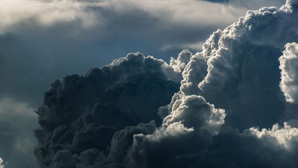 Майже по всій Україні оголосили штормове попередження: негода налетить вже вночі (карта)