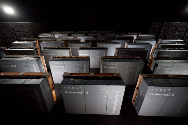 Прифронтові області отримали понад 300 систем зберігання енергії Tesla Powerwall