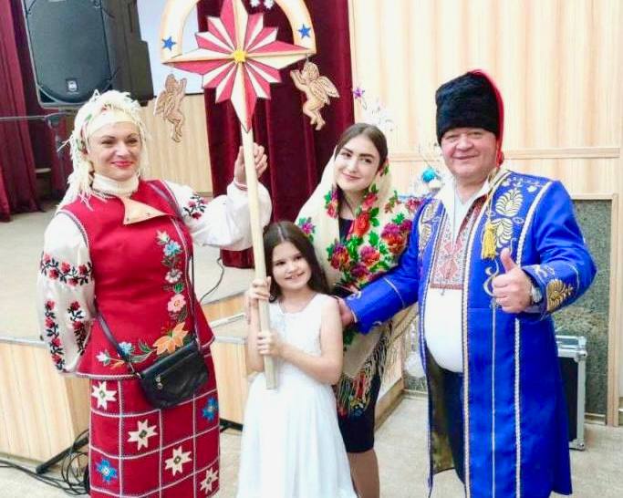 Юні миколаївські артисти подарували свято мешканцям одного з евакуаційних центрів Миколаєва