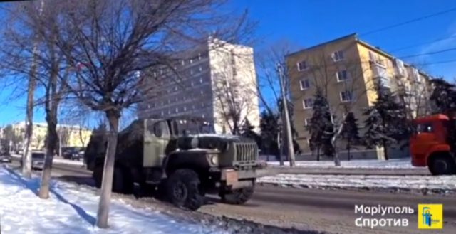 «Бавовна» у Маріуполі: повідомляють про попадання до казарми окупантів
