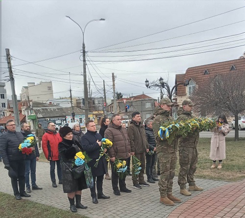 Миколаївська влада відзначила День Героїв Небесної Сотні без майданівців (ФОТО)