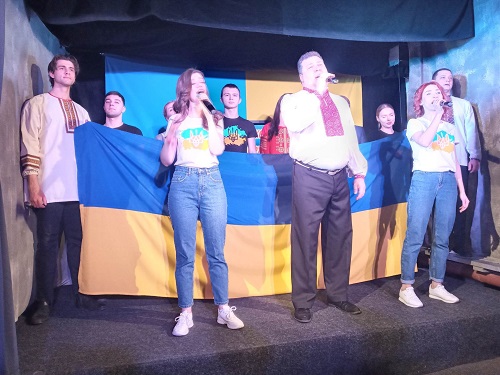 Миколаївський драмтеатр продовжує заряджати городян патріотизмом (ФОТО)