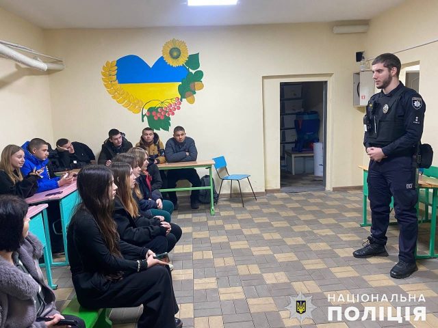 У Казанці офіцер освітньої безпеки навчав гімназистів правилам спілкування у мережі