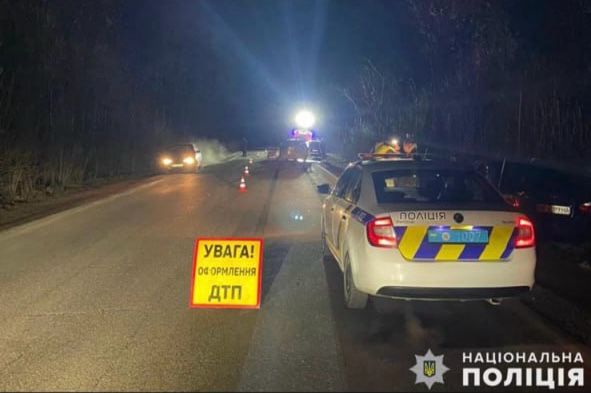 Водій позашляховика в'їхав у вантажівку. Поліцейські повідомили подробиці летальної ДТП
