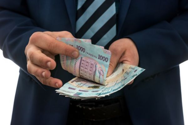 В Україні розкрили дані про зарплати чиновників