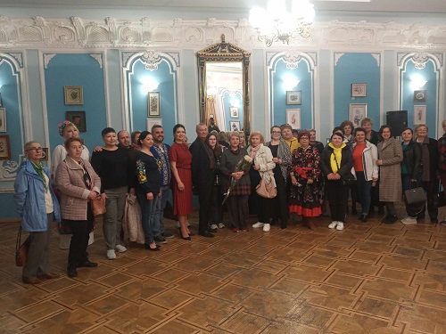 У драмтеатрі відкрилася виставка робіт відомої миколаївської майстрині (ФОТО)