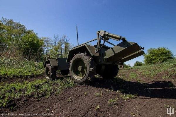 Сили оборони випробували нові багатофункціональні наземні дрони
