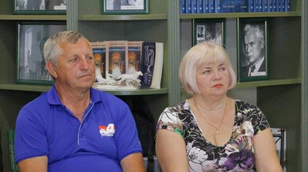 Родина Войтенків передала до Футуристичної бібліотеки-музею  Миколи Вінграновського цінний примірник книги