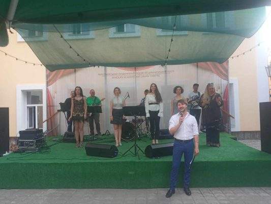 У Миколаєві триває музичний фестиваль просто неба