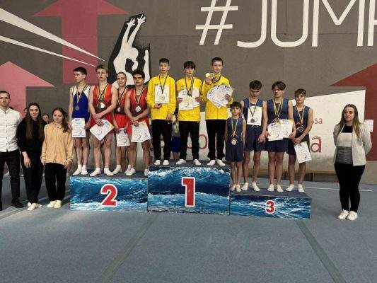 Миколаївські батутисти виграли медалі на юніорському чемпіонаті України