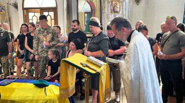 Загинув у російському полоні: у Миколаєві попрощалися із військовим Владиславом Стеценком
