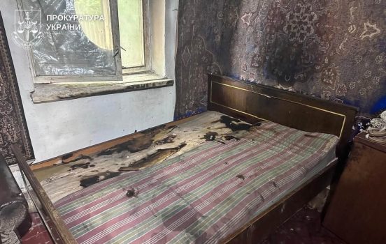 Чоловік облив бензином та підпалив двох людей
