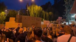 Протести на підтримку ексміністра оборони переросли у бунт проти очільника Мінветеранів Кіма (ВІДЕО)