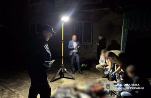 Зниклу жінку знайшли вбитою у квартирі сусіда, який підірвав себе гранатою